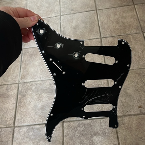 Stratocaster pickguard black brand new with shrink wrap on it to protect 3 layer - Picture 1 of 7